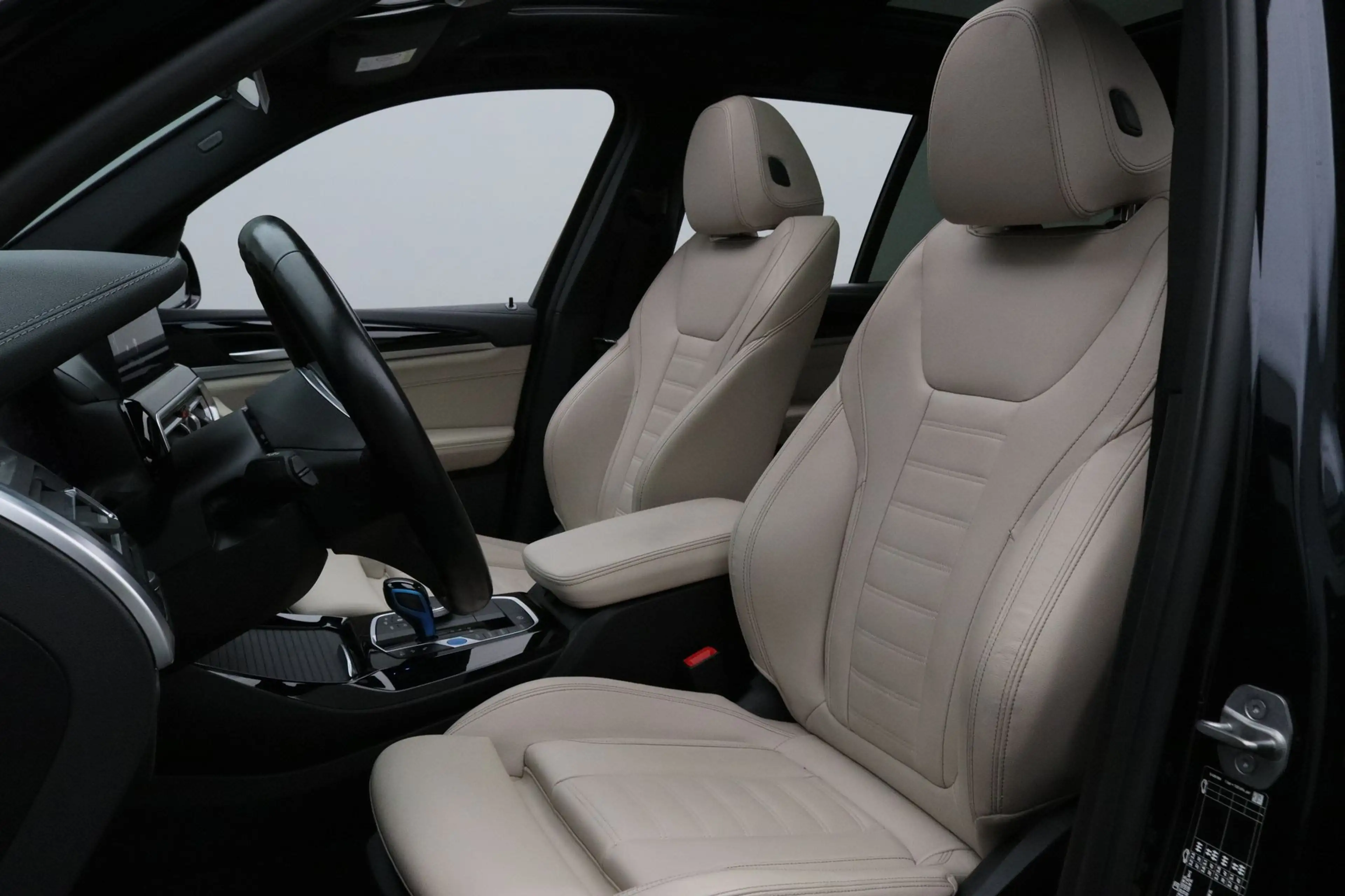 BMW iX3 High Executive 80 kWh — photo 4