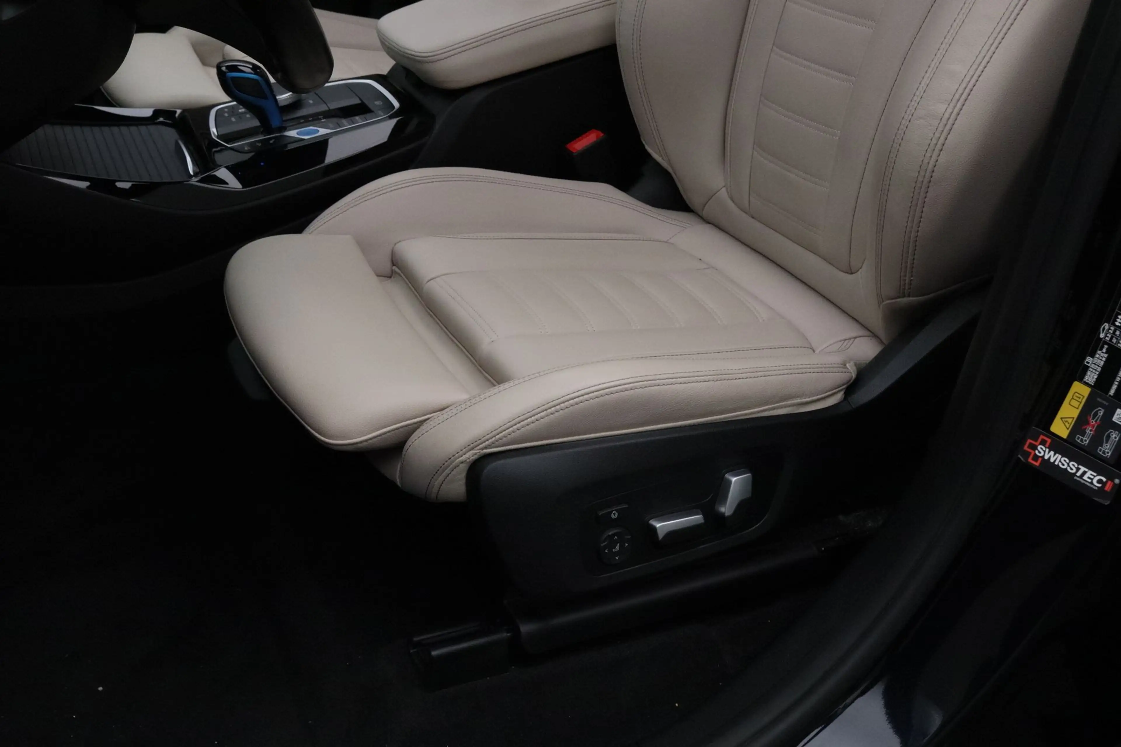 BMW iX3 High Executive 80 kWh — photo 5
