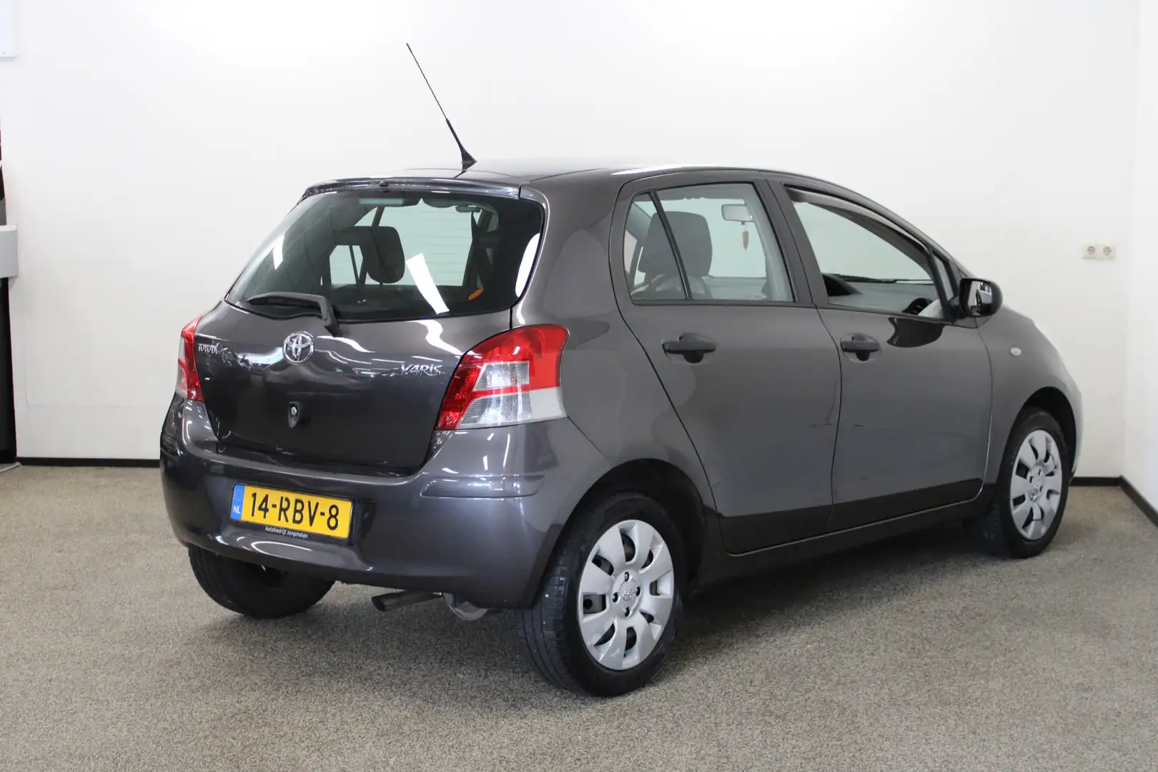Toyota Yaris 1.3 VVTi Comfort Grijs - 2