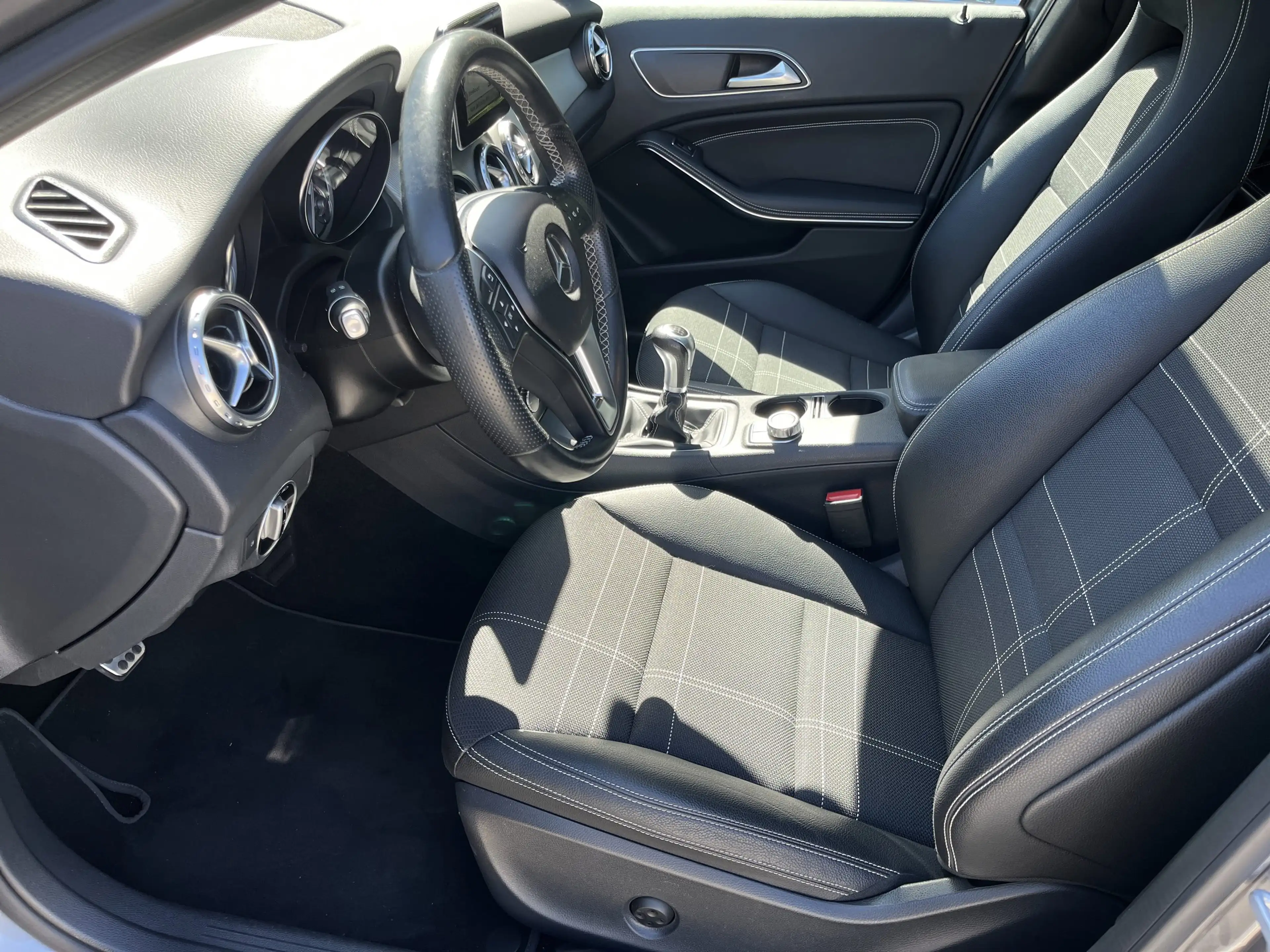 Mercedes-Benz GLA 200 Urban Navi+Pano+SD+SHZ+LM+PDC — photo 13