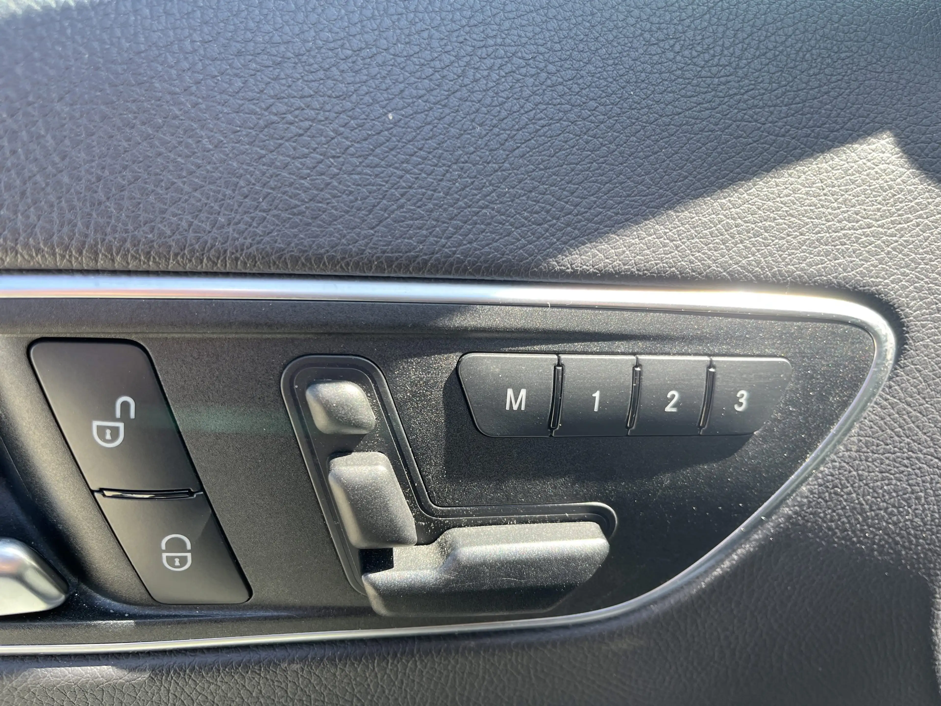 Mercedes-Benz GLA 200 Urban Navi+Pano+SD+SHZ+LM+PDC — photo 15