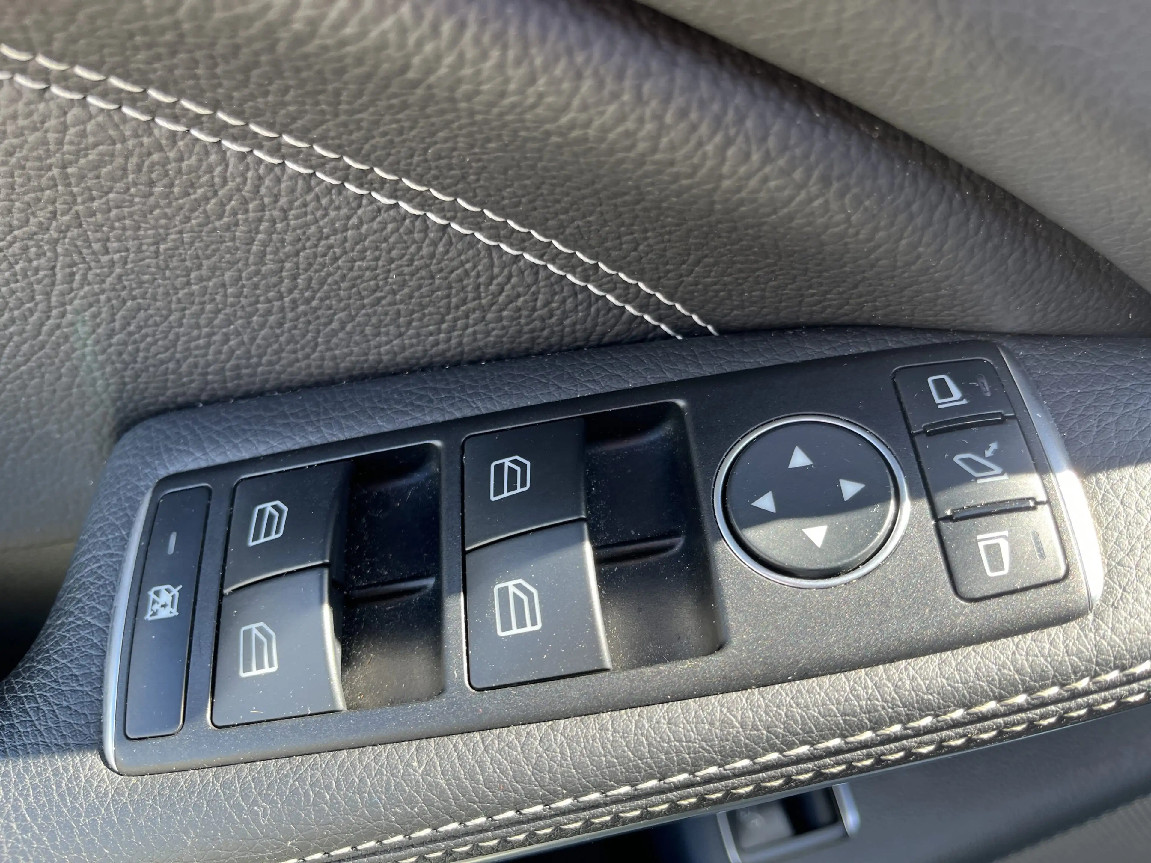 Mercedes-Benz GLA 200 Urban Navi+Pano+SD+SHZ+LM+PDC — photo 14