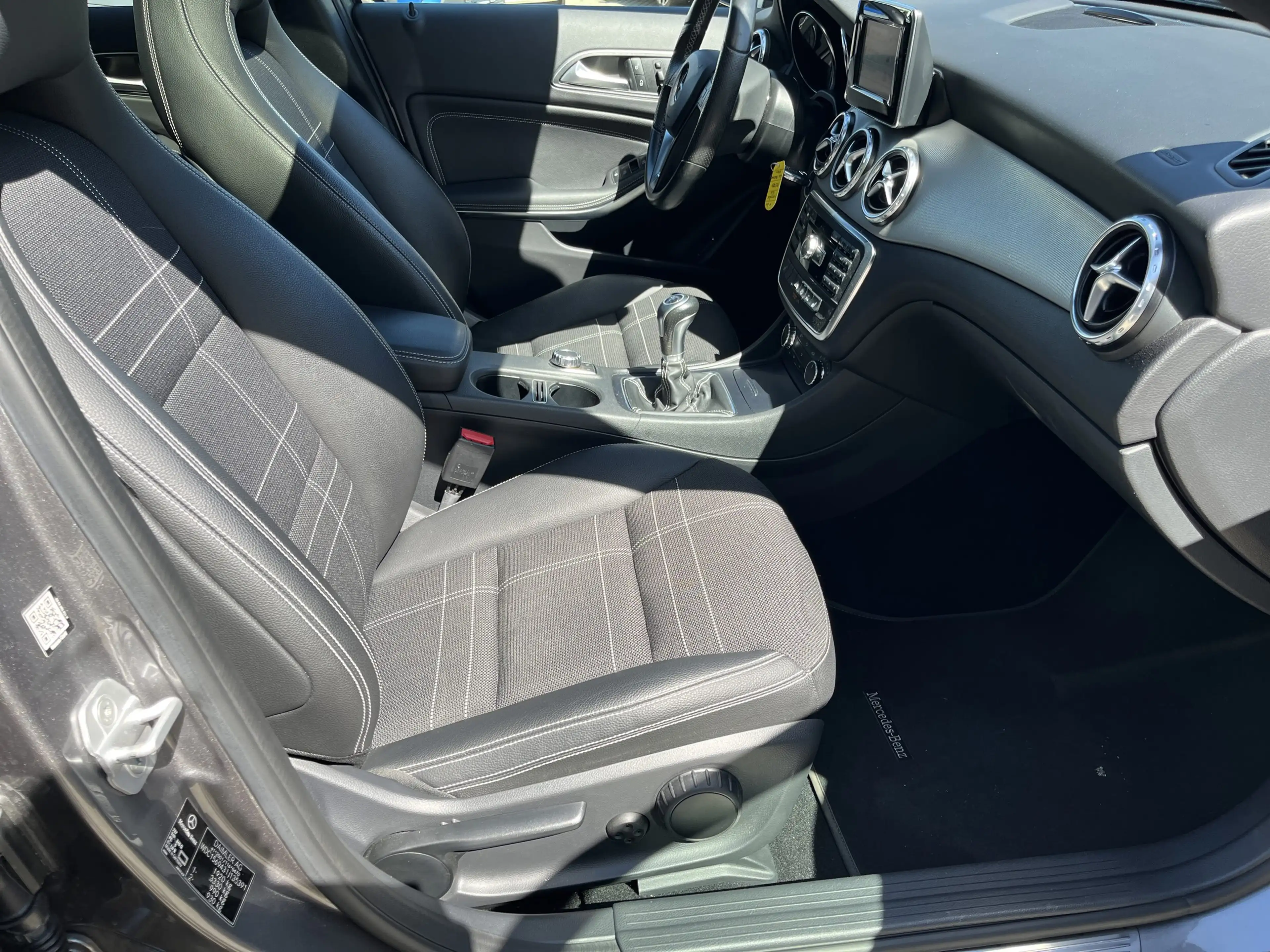 Mercedes-Benz GLA 200 Urban Navi+Pano+SD+SHZ+LM+PDC — photo 9
