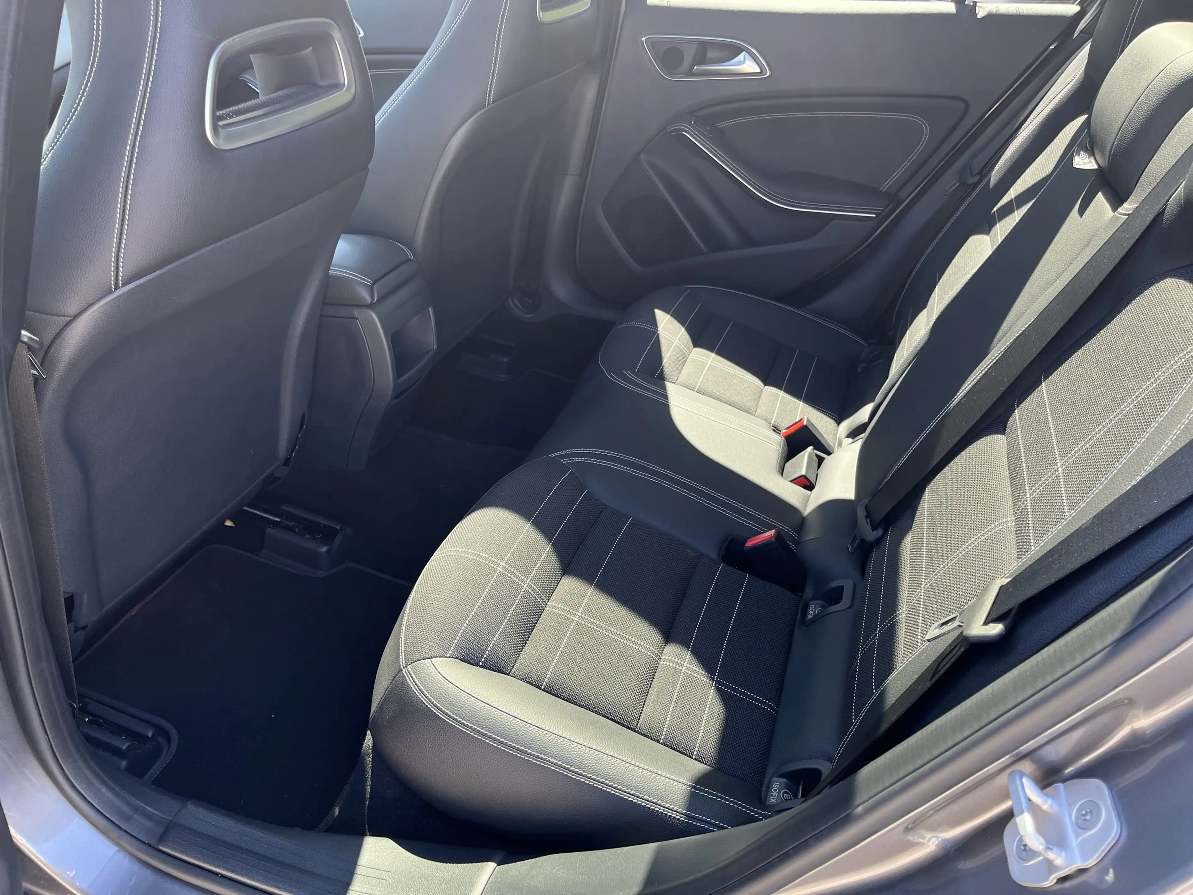 Mercedes-Benz GLA 200 Urban Navi+Pano+SD+SHZ+LM+PDC — photo 12