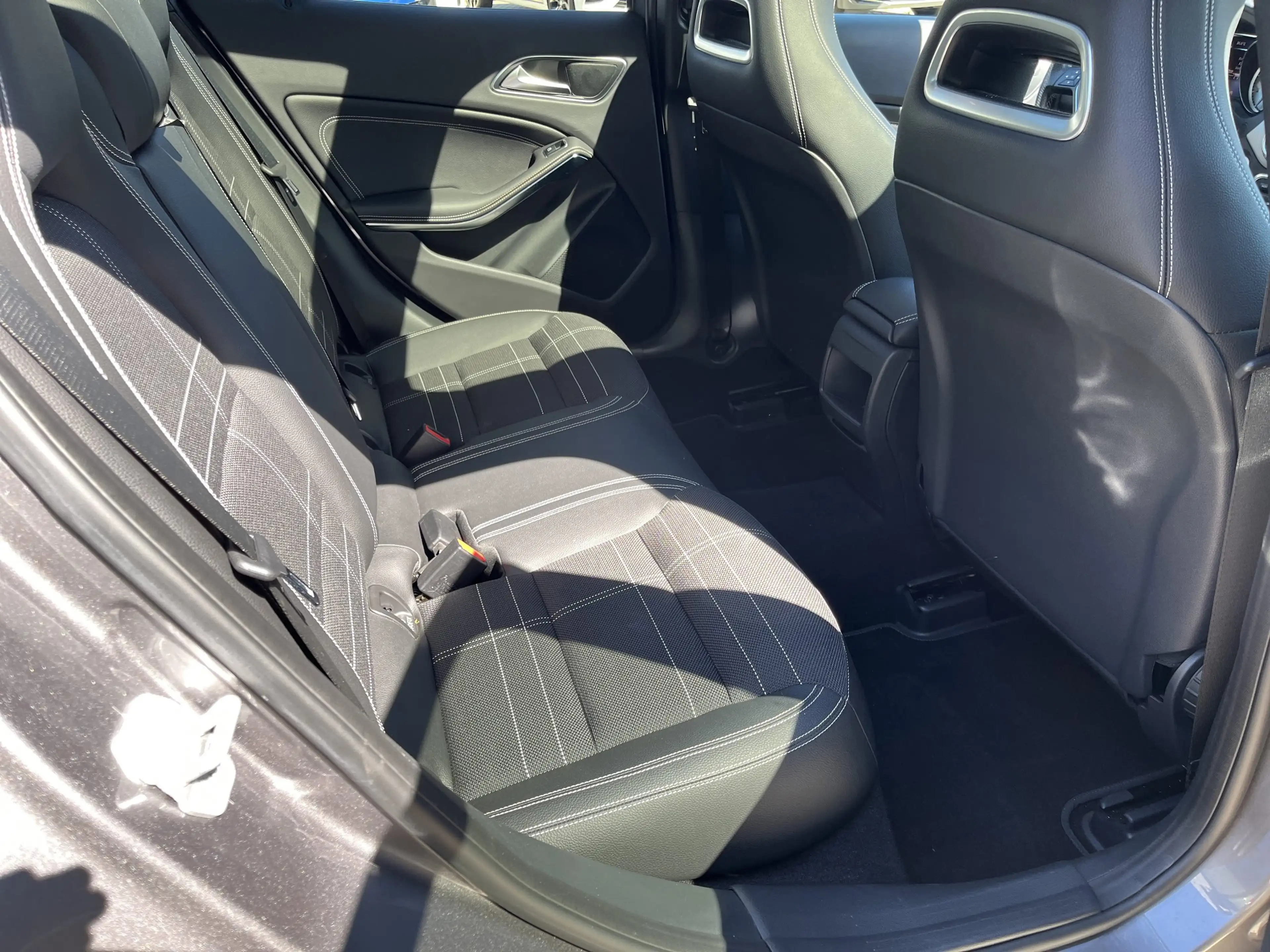 Mercedes-Benz GLA 200 Urban Navi+Pano+SD+SHZ+LM+PDC — photo 10