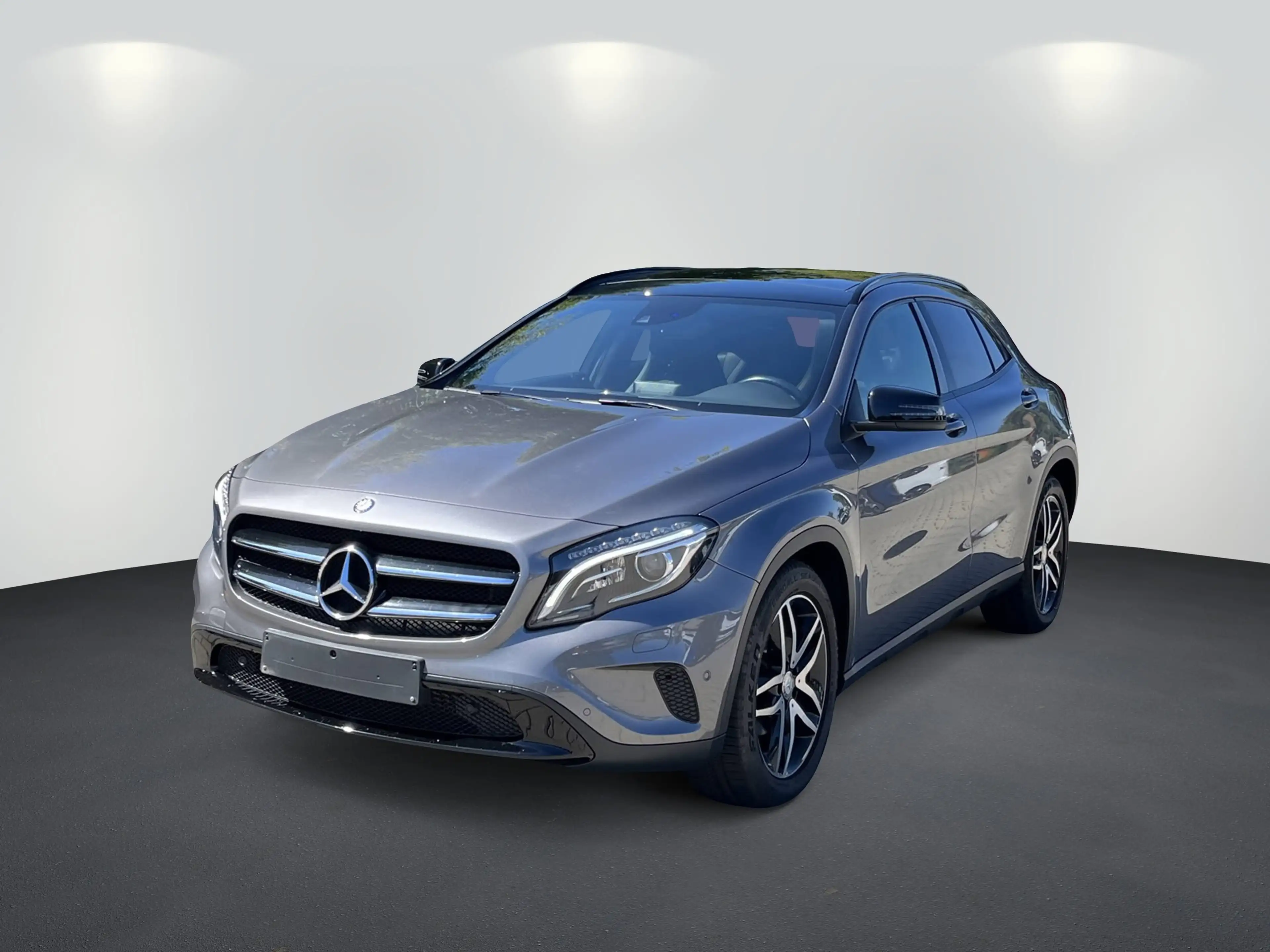 Mercedes-Benz GLA 200 Urban Navi+Pano+SD+SHZ+LM+PDC — photo 3