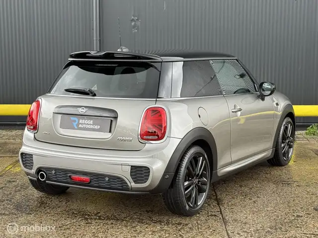Mini Hatch view 3