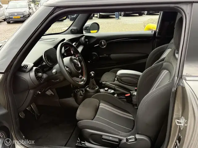 Mini Hatch view 10
