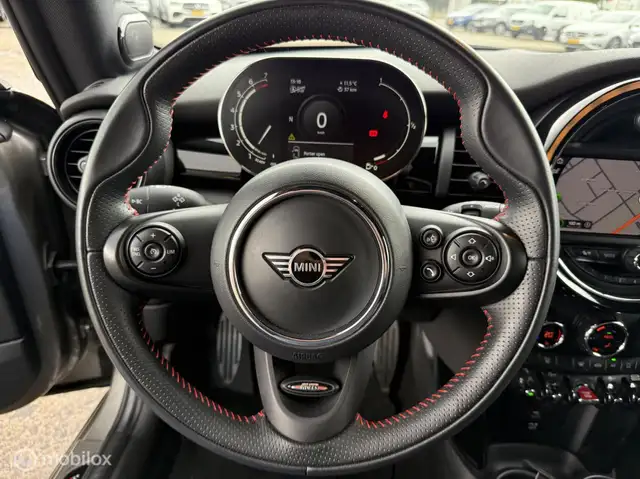 Mini Hatch view 12