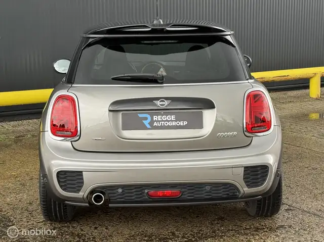 Mini Hatch view 8