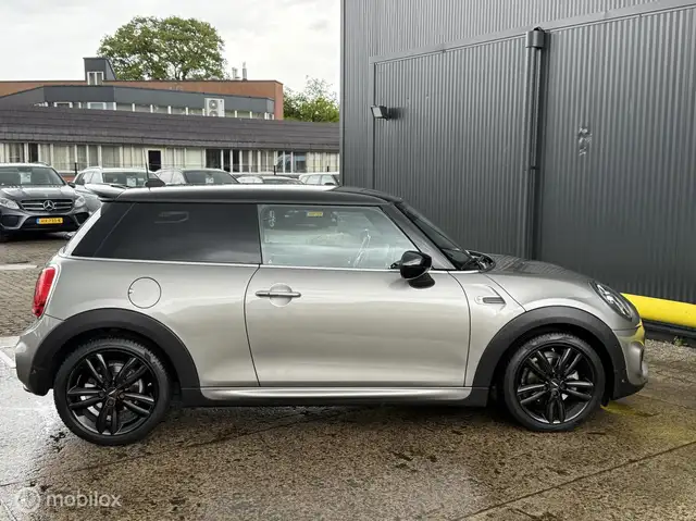 Mini Hatch view 9