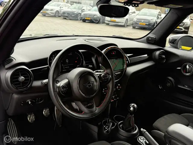 Mini Hatch view 11