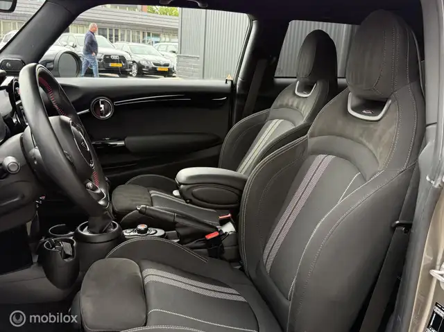Mini Hatch view 4