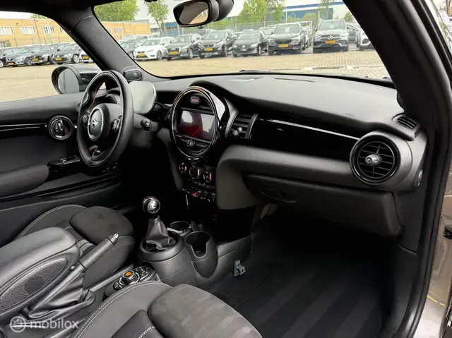 Mini Hatch view 13