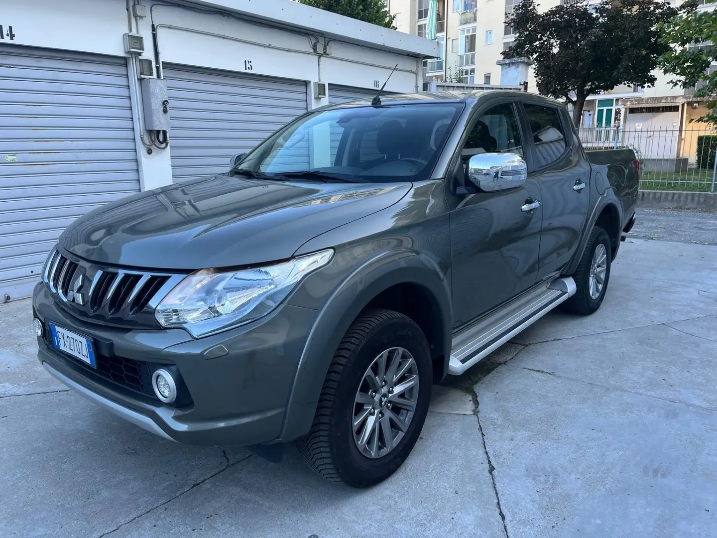 Mitsubishi L200 2.4 DI-D/154CV Double Cab Intense Navi MGN Grigio - 1