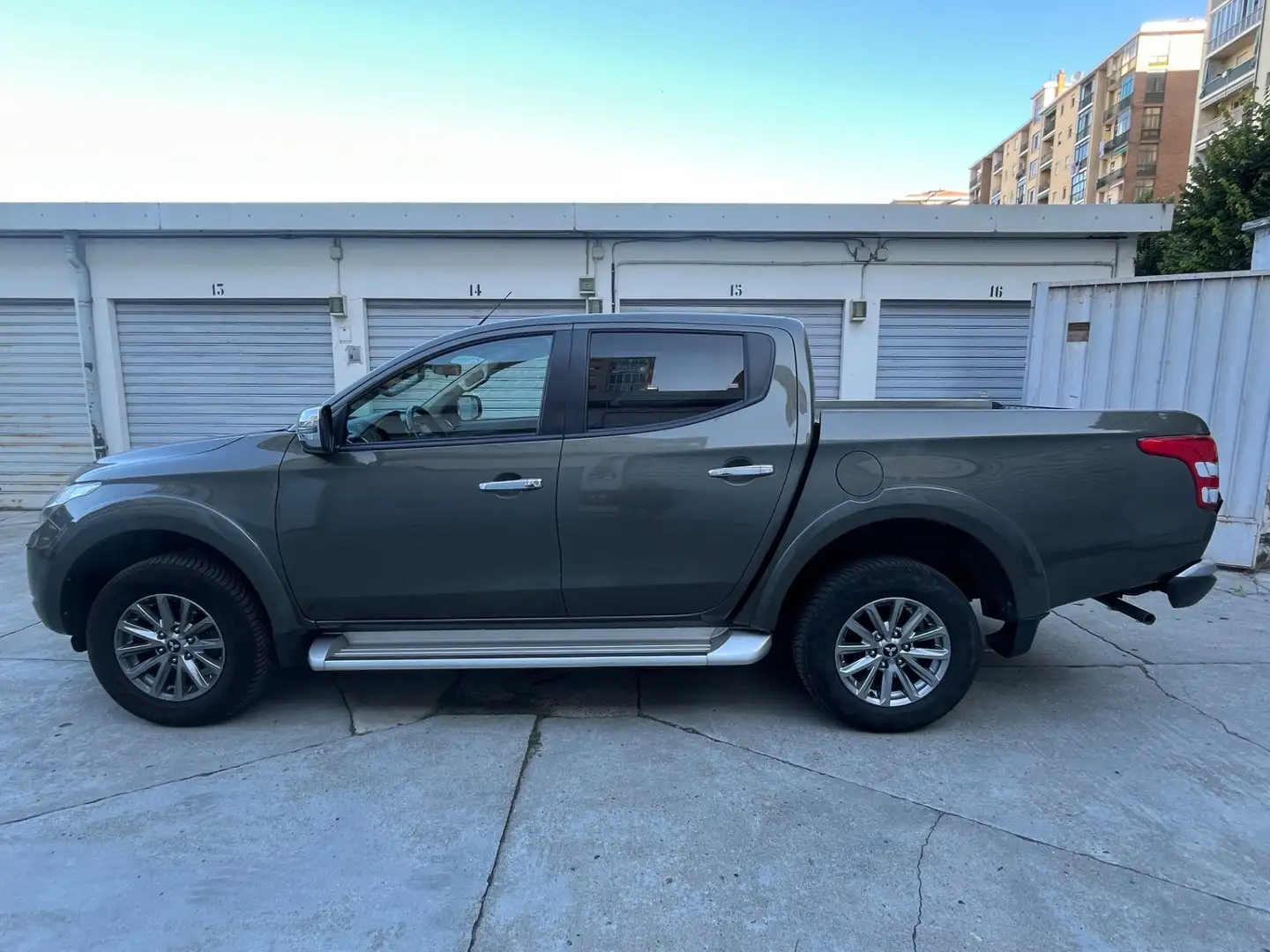 Mitsubishi L200 2.4 DI-D/154CV Double Cab Intense Navi MGN Grigio - 2