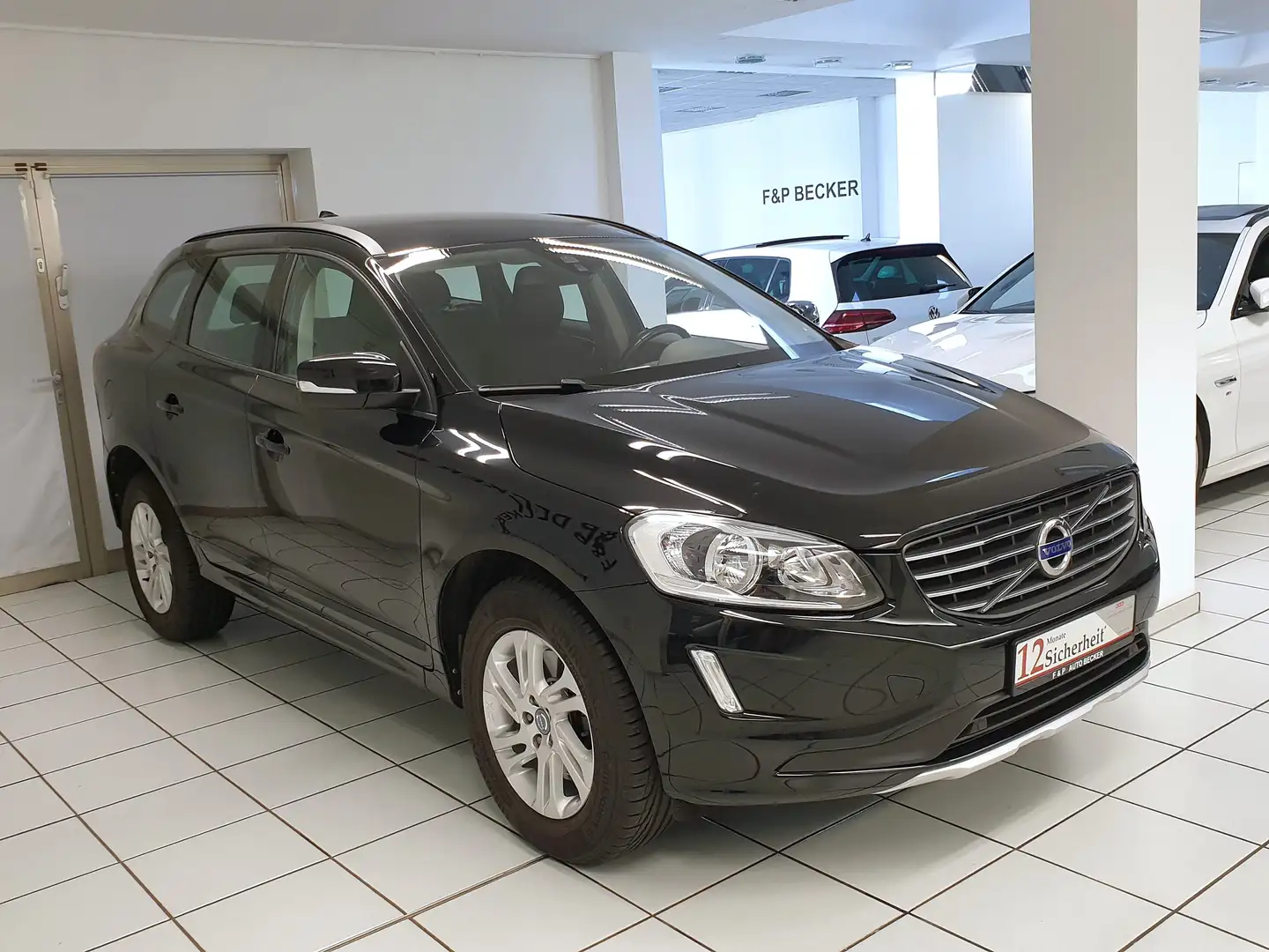 Volvo XC60 D4 AWD Geartronic Kinetic 2.Hand Scheckheft AHK Schwarz - 2