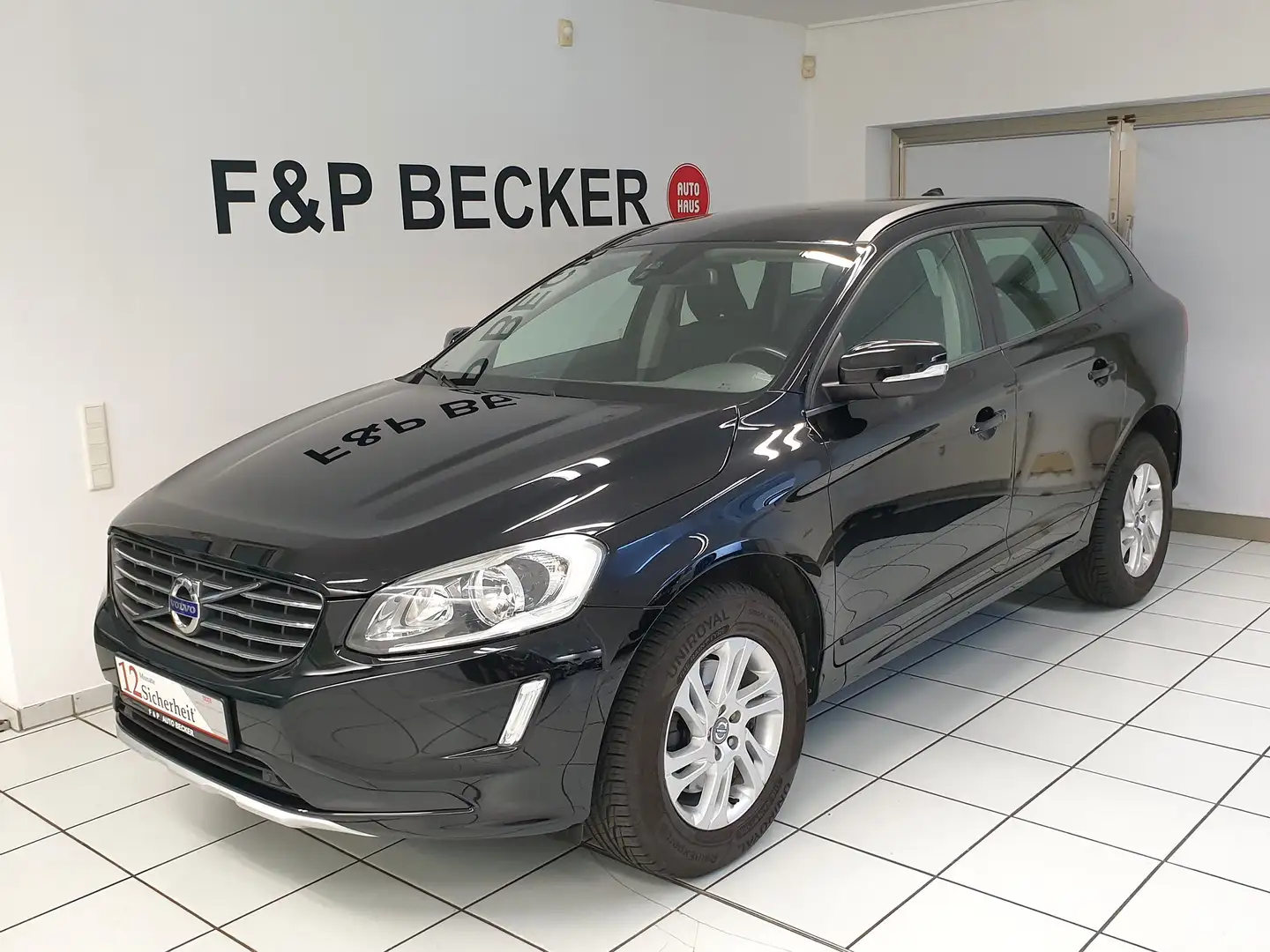 Volvo XC60 D4 AWD Geartronic Kinetic 2.Hand Scheckheft AHK Schwarz - 1