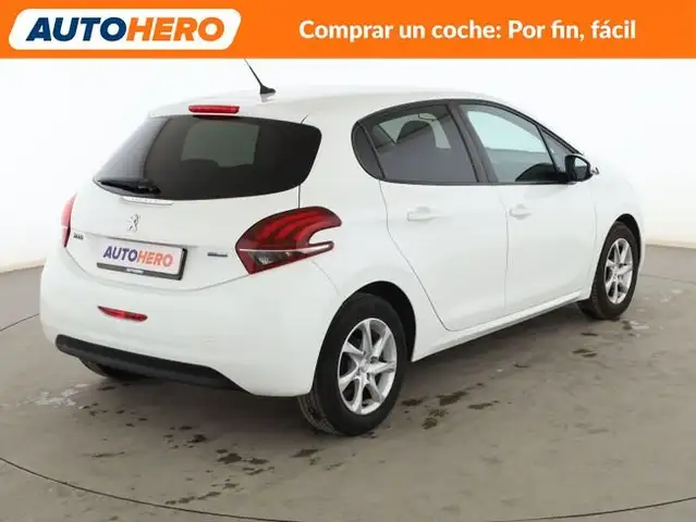 Peugeot 208 view 6