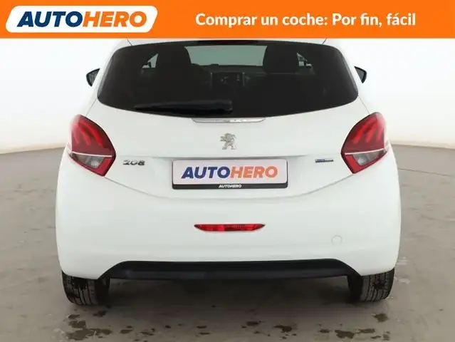 Peugeot 208 view 5