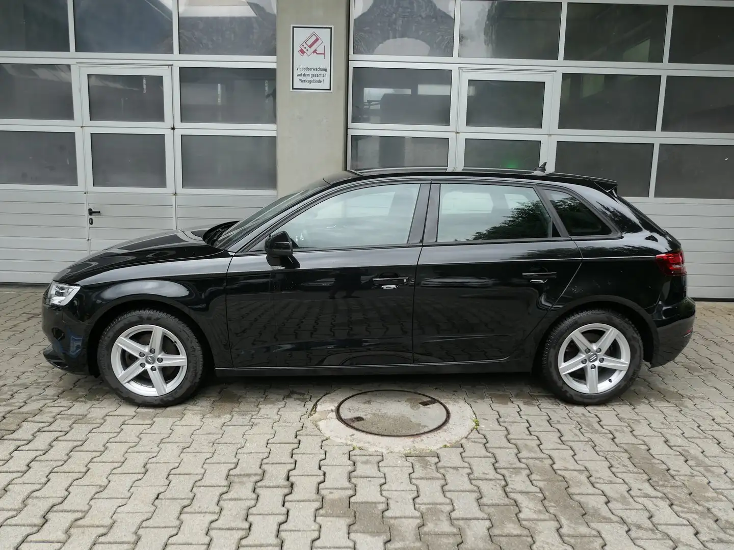 Audi A3 35 TFSI COD ultra Schwarz - 2