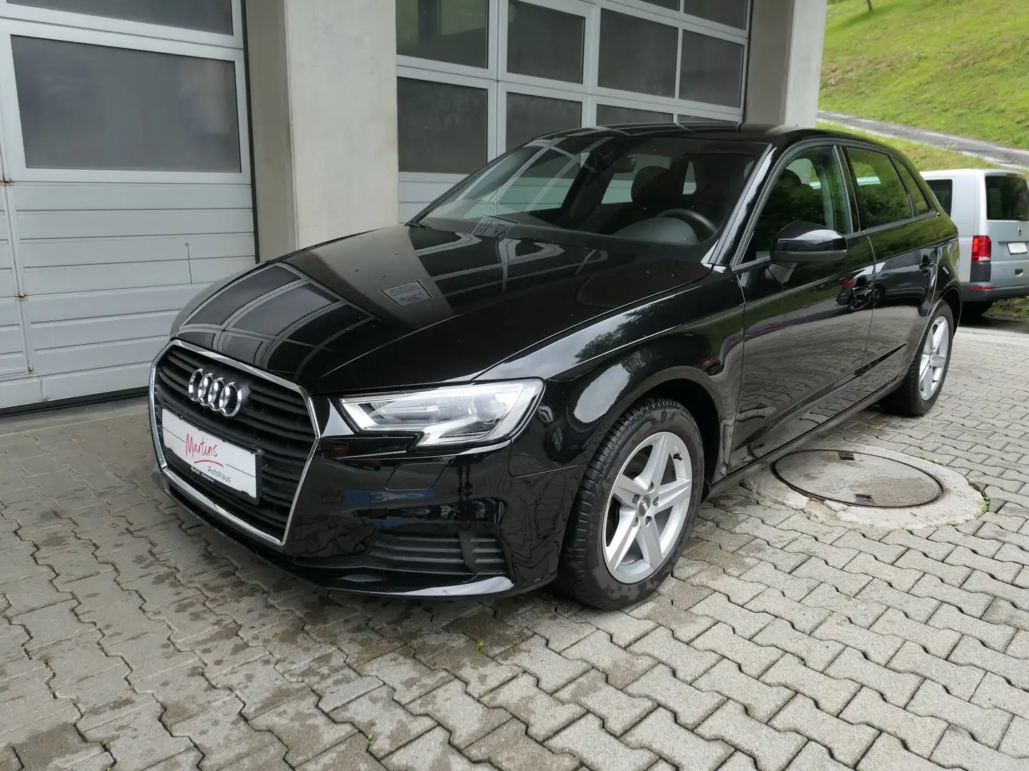 Audi A3 35 TFSI COD ultra Schwarz - 1