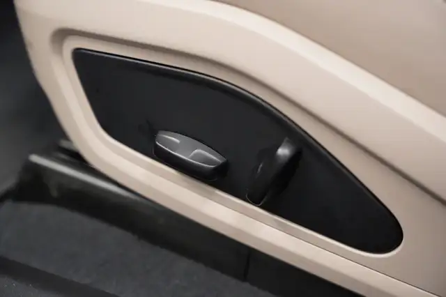 Porsche Taycan view 15