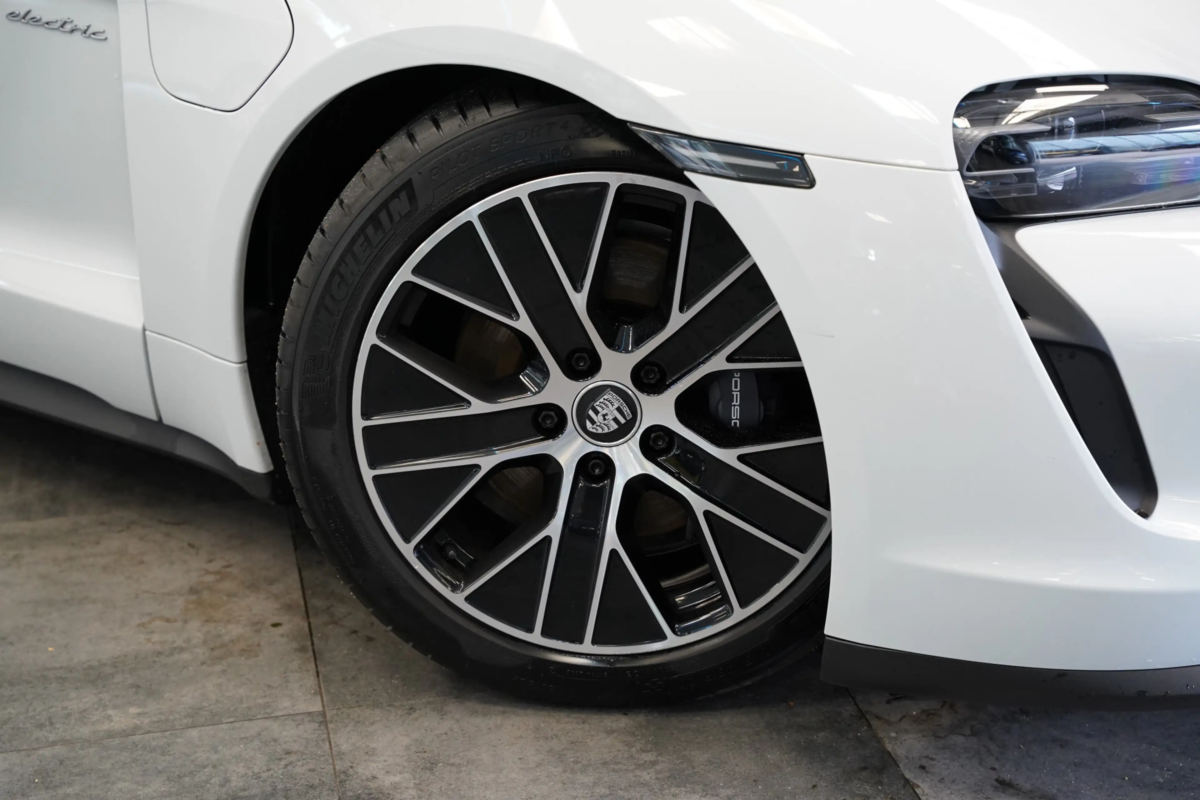 Porsche Taycan Performance 84 kWh ACC Panoramadak Leder Memory Se — photo 4