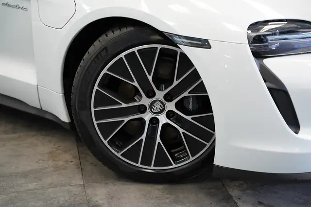 Porsche Taycan view 4
