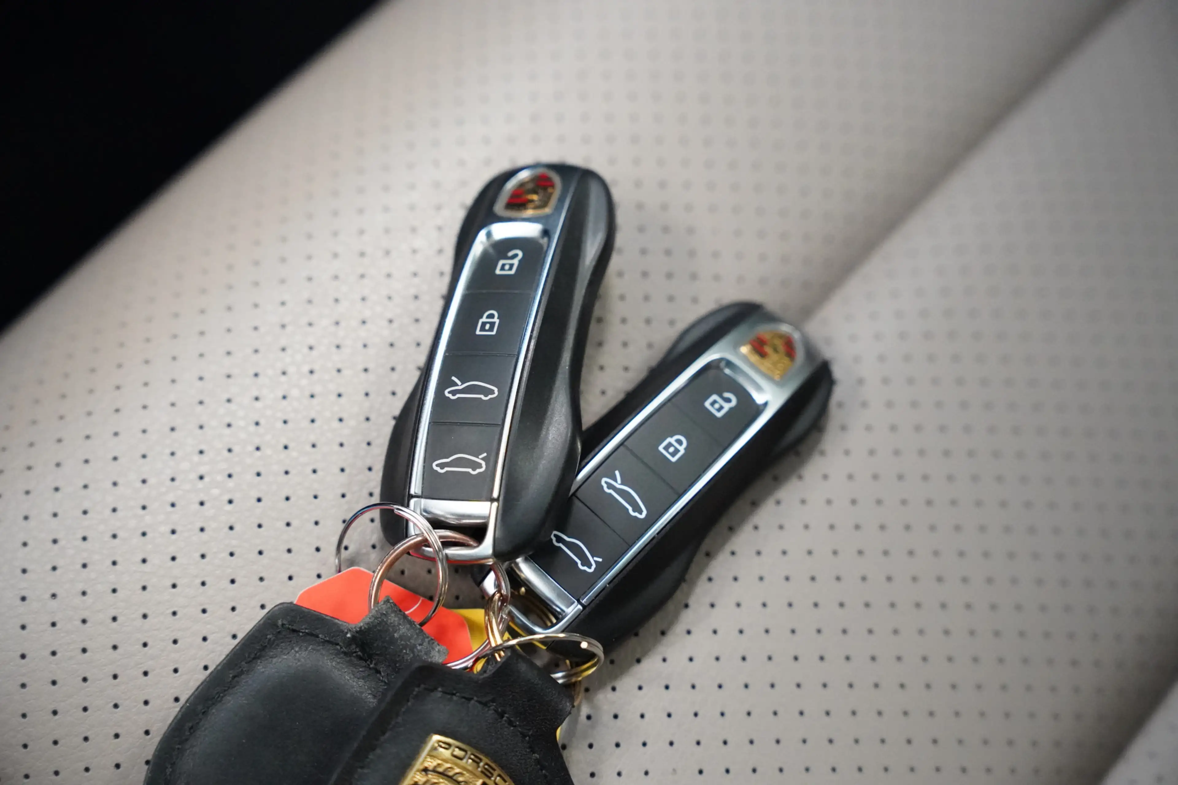 Porsche Taycan Performance 84 kWh ACC Panoramadak Leder Memory Se — photo 38