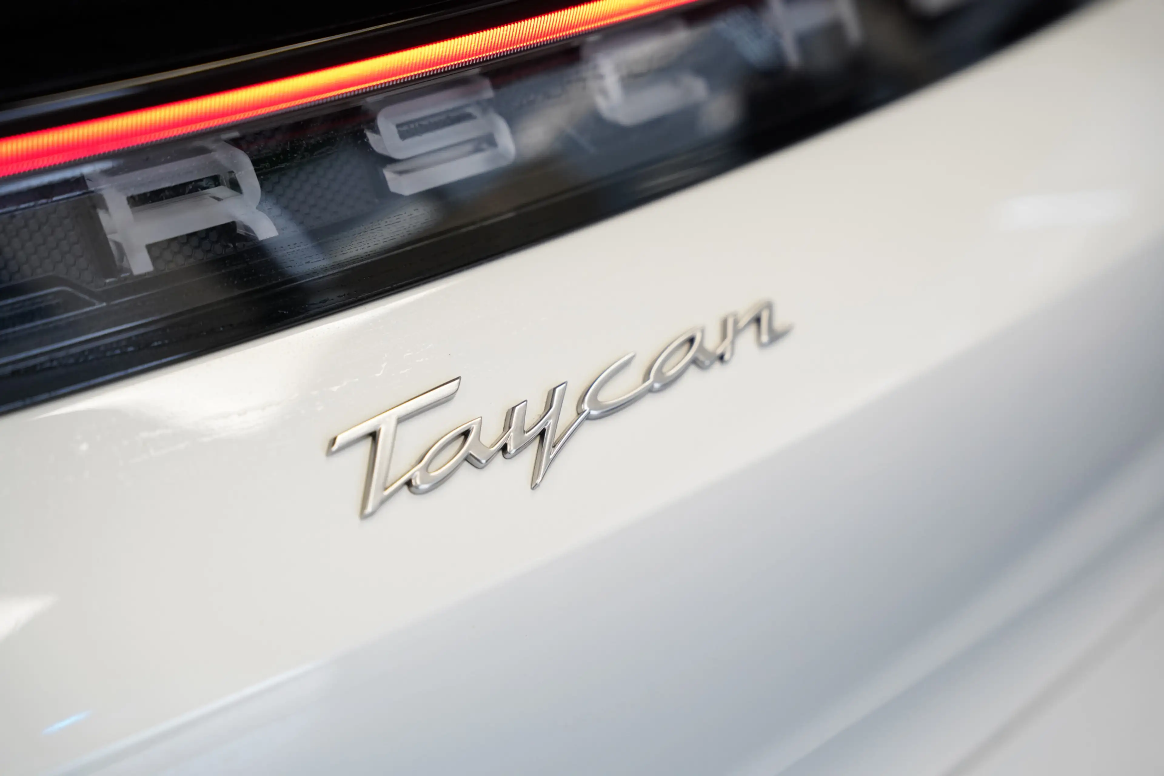 Porsche Taycan Performance 84 kWh ACC Panoramadak Leder Memory Se — photo 34