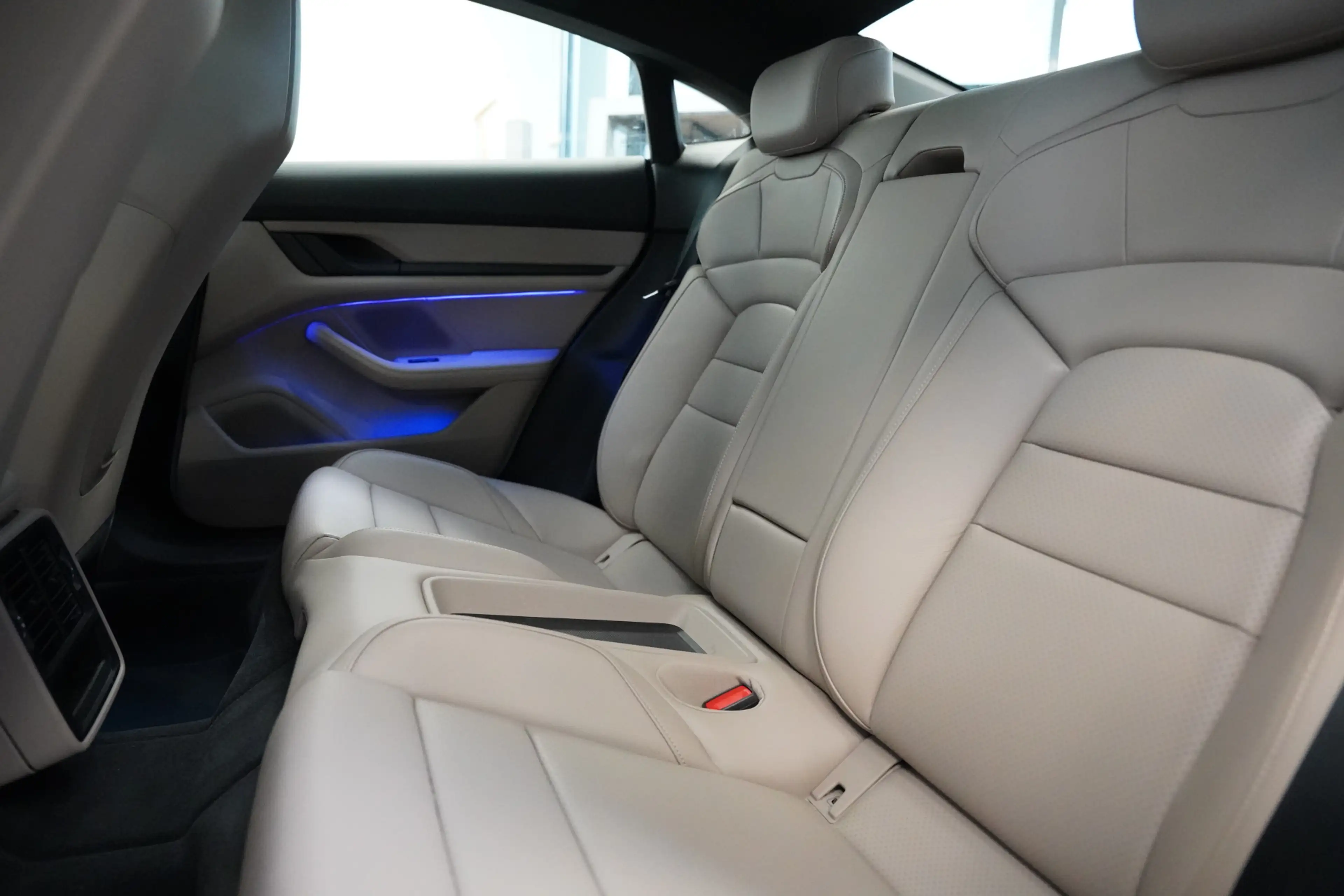 Porsche Taycan Performance 84 kWh ACC Panoramadak Leder Memory Se — photo 25