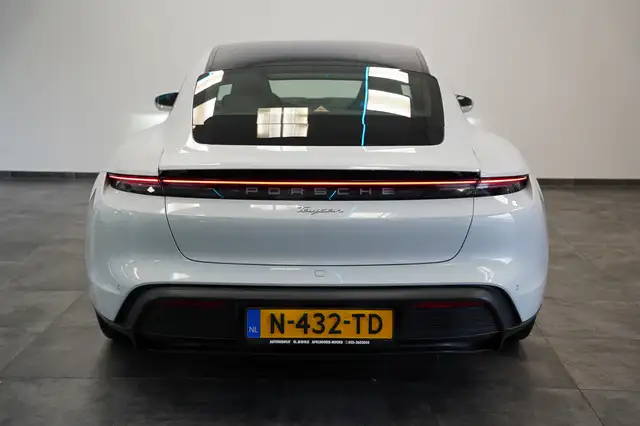 Porsche Taycan view 29