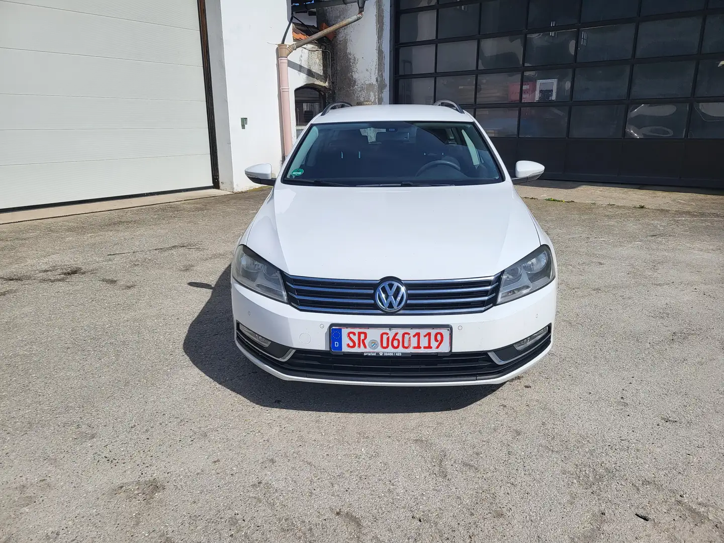 Volkswagen Passat Trendline BlueMotion Weiß - 1