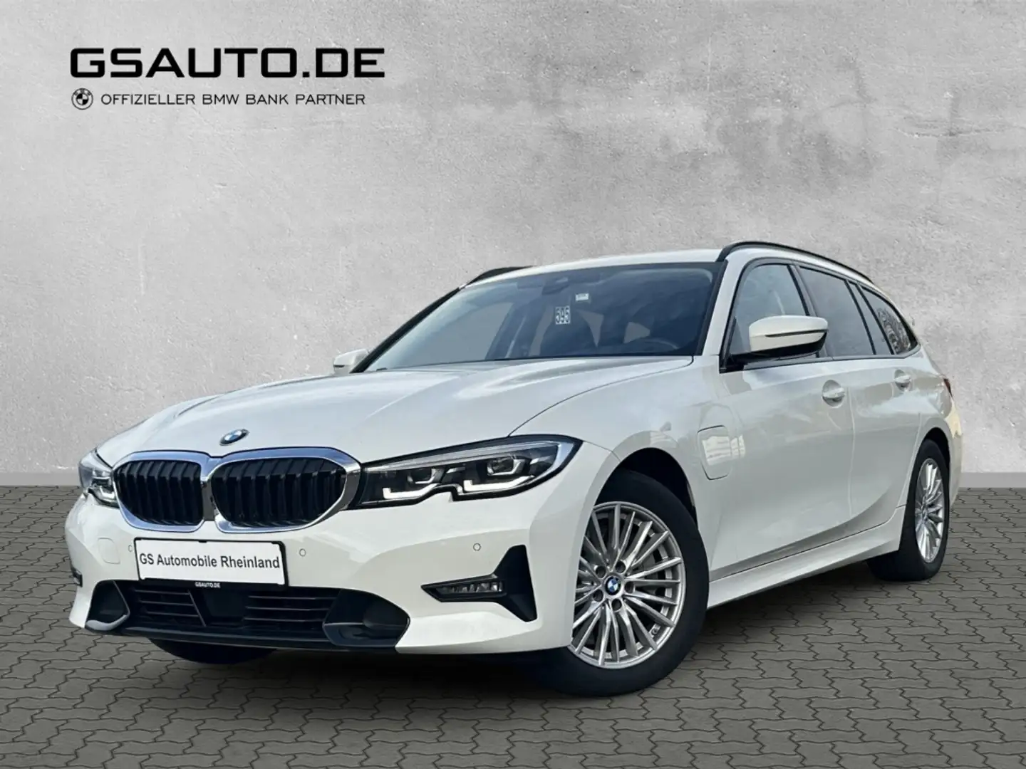 BMW 330 e Tour.Sport Line Cockp.PROF ACC AHK LED 17'' Blanc - 1