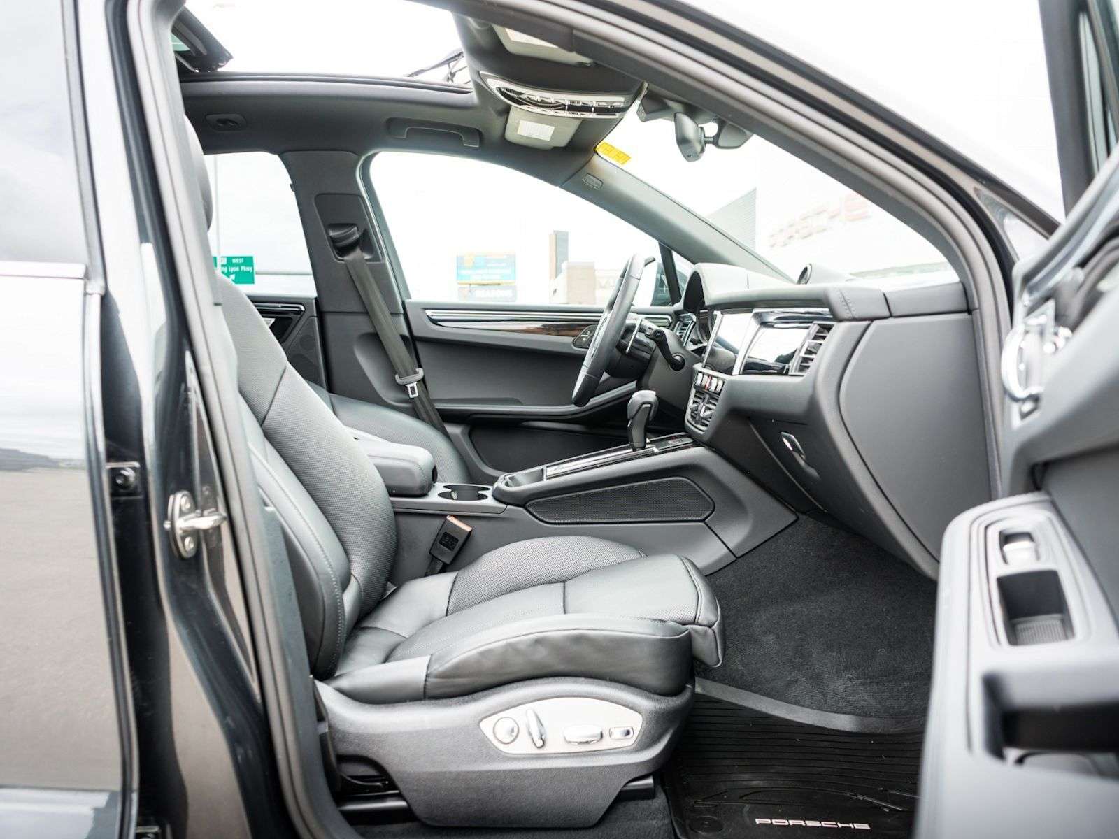 2026 Porsche Macan S w/Premium Plus/Full Leather/PASM/Bose Sound/360 thumb 19