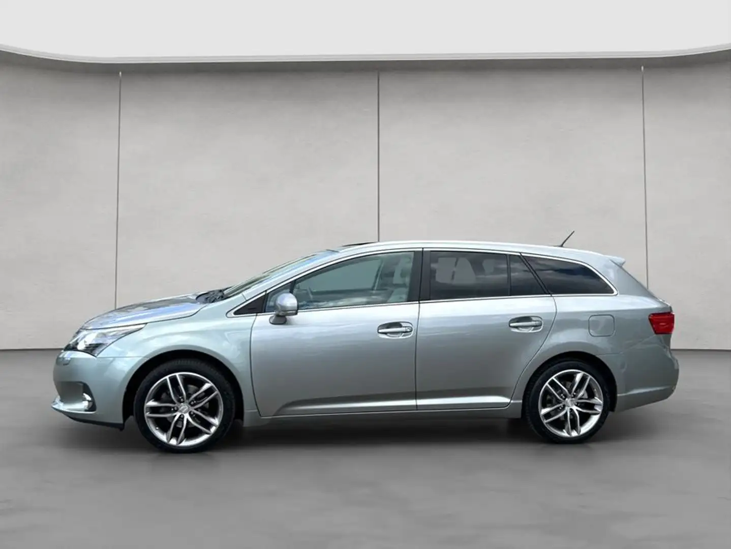 Toyota Avensis 1.8 Multidrive S Panoramadach Silber - 2