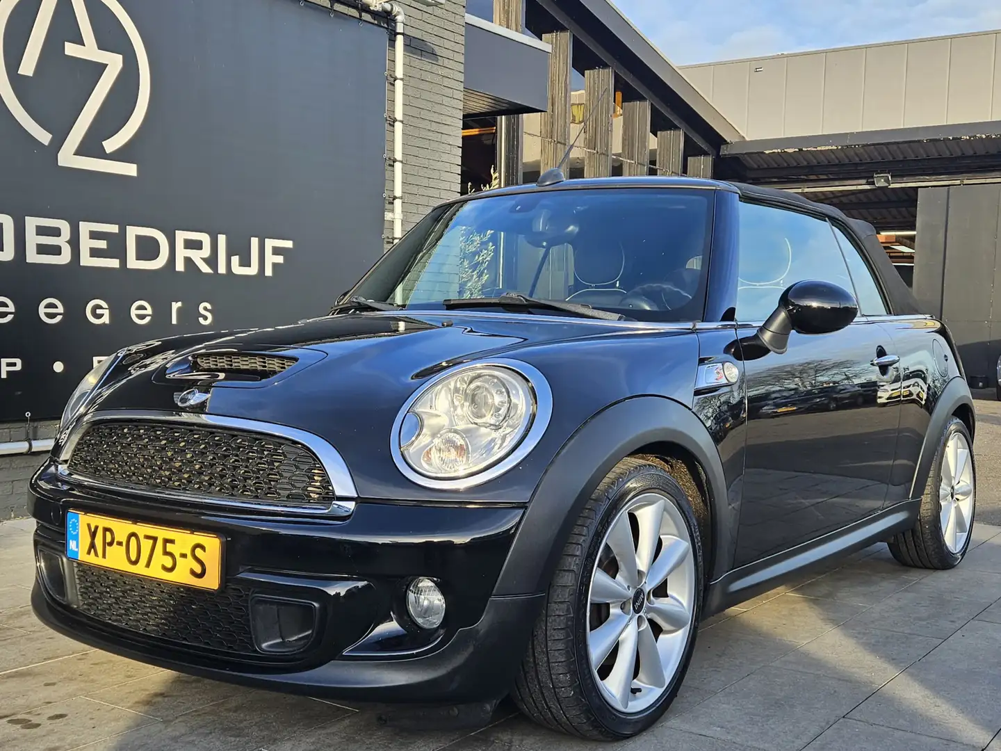MINI Cooper S Cabrio Mini 1.6 Chili *AC*Navi*Cabrio Zwart - 2
