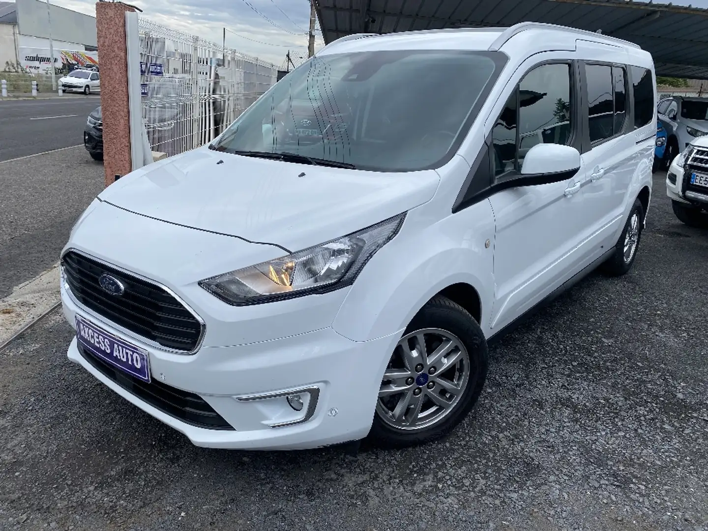 Ford Tourneo Connect 1.5 L EcoBlue 120 Setamp;S Titanium - 1