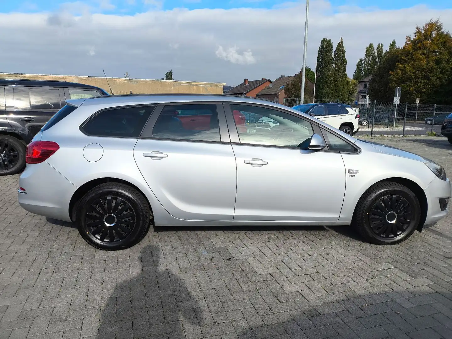Opel Astra J Sports Toure,1 HD,KLIMA,SITZHEIZ,PDC,AHK Silber - 2
