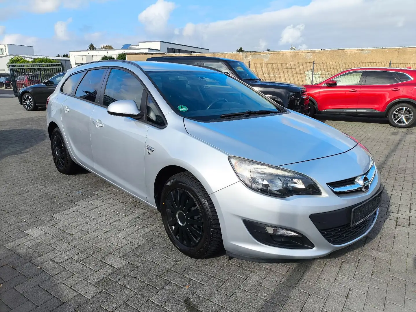 Opel Astra J Sports Toure,1 HD,KLIMA,SITZHEIZ,PDC,AHK Silber - 1