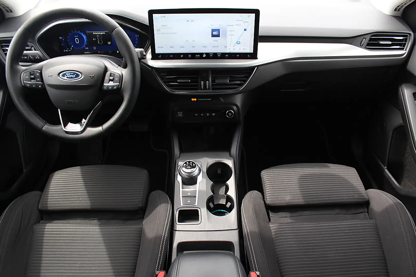 Ford Focus Turnier 1,5 EcoBlue Titanium Aut. LED R-Kam Nav... Weiß - 2