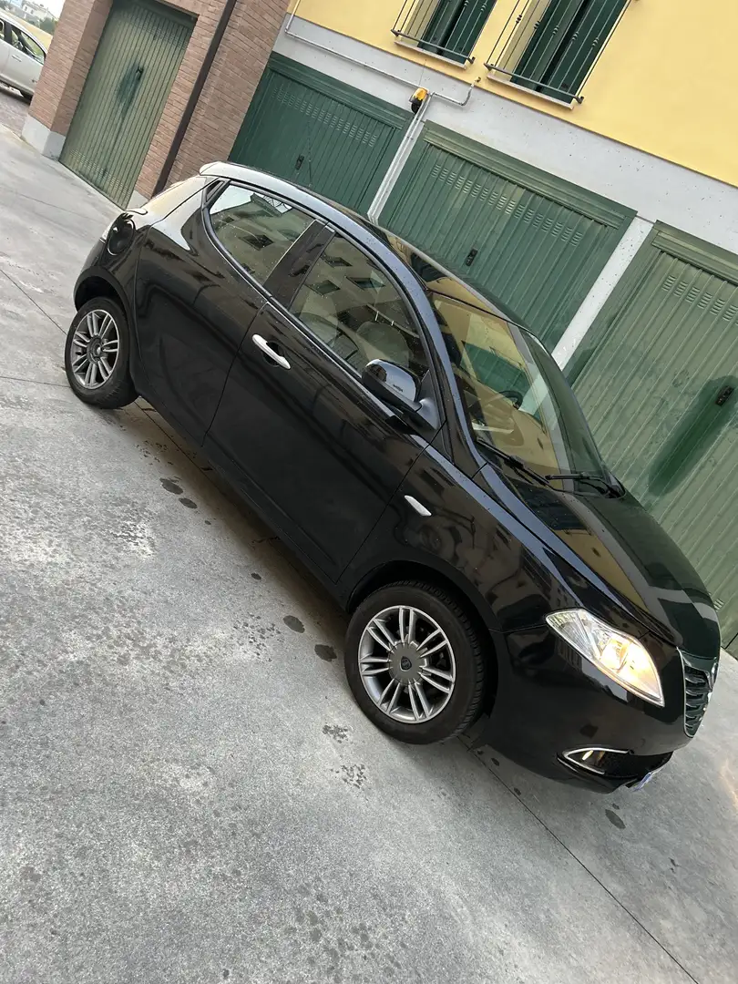 Lancia Ypsilon 0.9 t.air Silver ecochic metano 80cv - 1