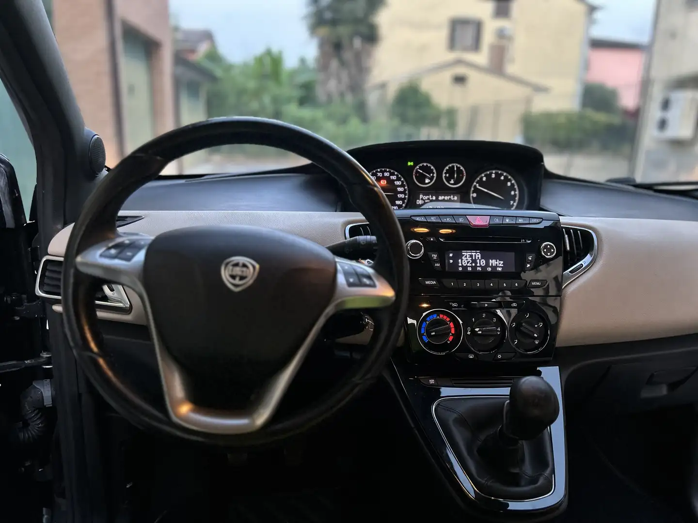 Lancia Ypsilon 0.9 t.air Silver ecochic metano 80cv - 2