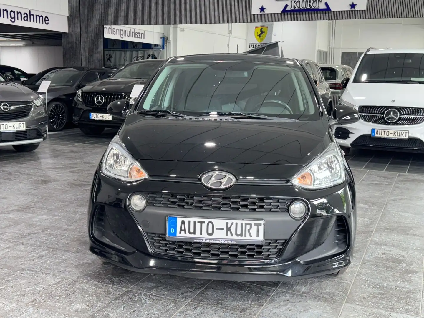 Hyundai i10 1,0i*Trend*Klima*Shz*1.Hand*LPG Gasanlage Schwarz - 2