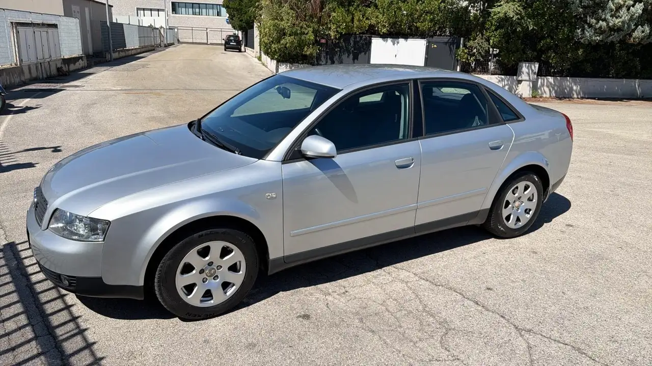 Audi A4 2.0, foto 1