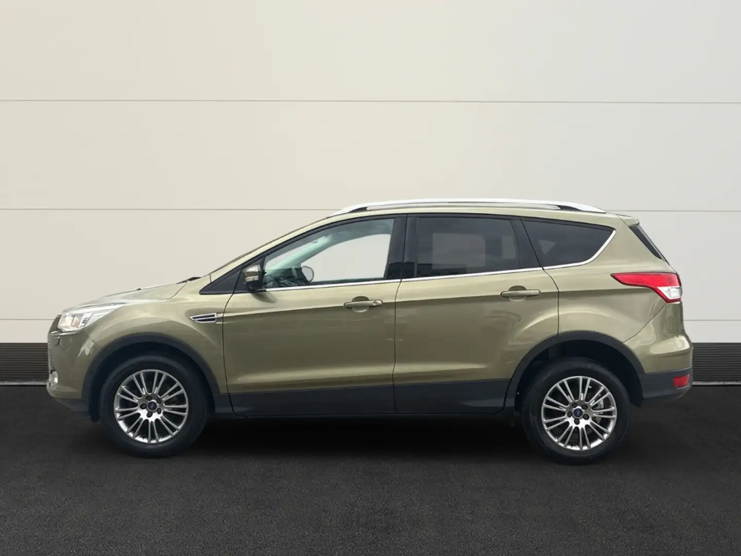 Ford Kuga Titanium 1.6 Pano+Klima+Winter-P.+PDC v+h+Temp Vert - 2