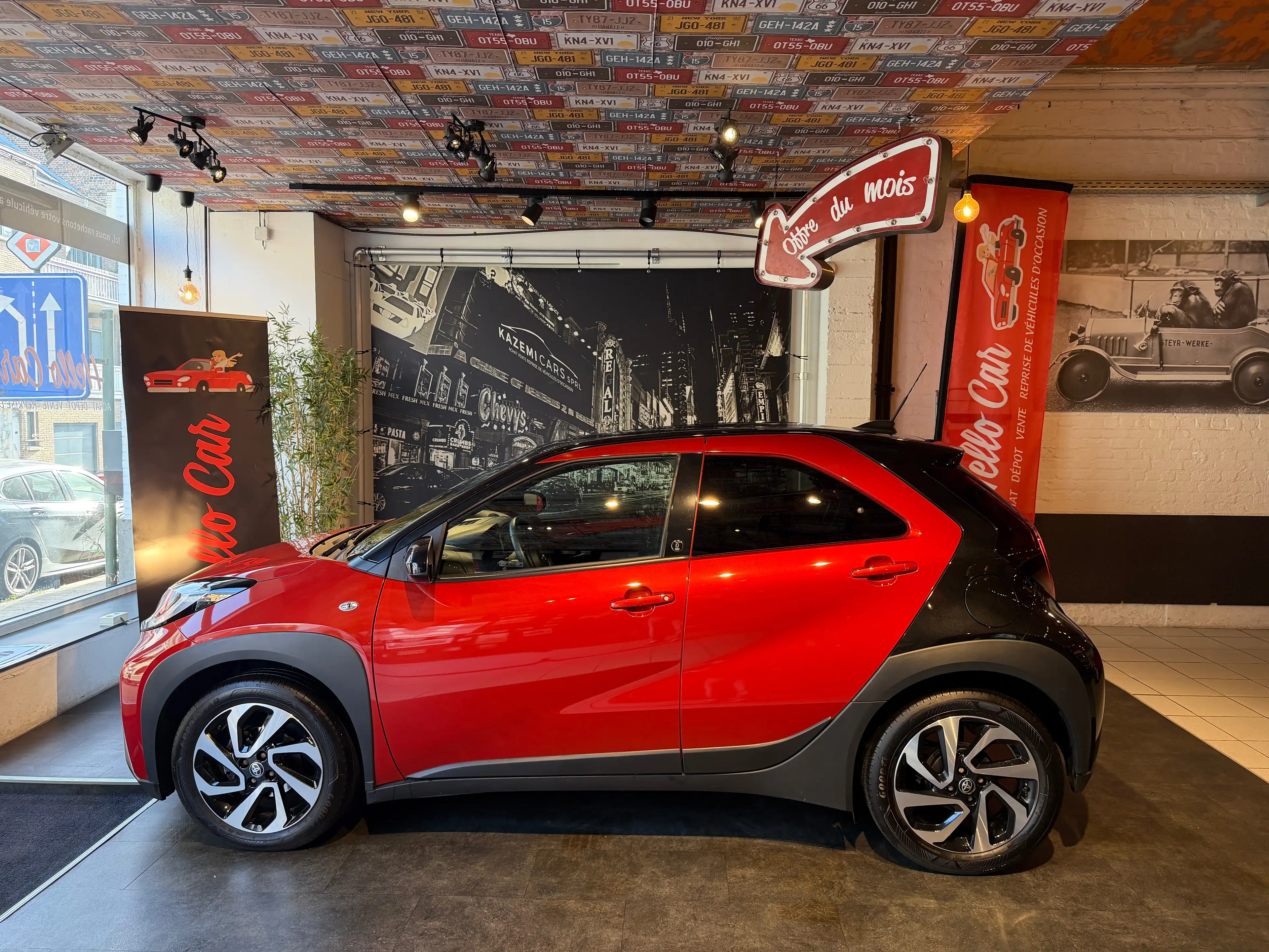 Toyota Aygo X * BOITE AUTO * JANTES 17 * SIEGES CHAUFFANTS * GARANTIE TOYOTA — photo 2
