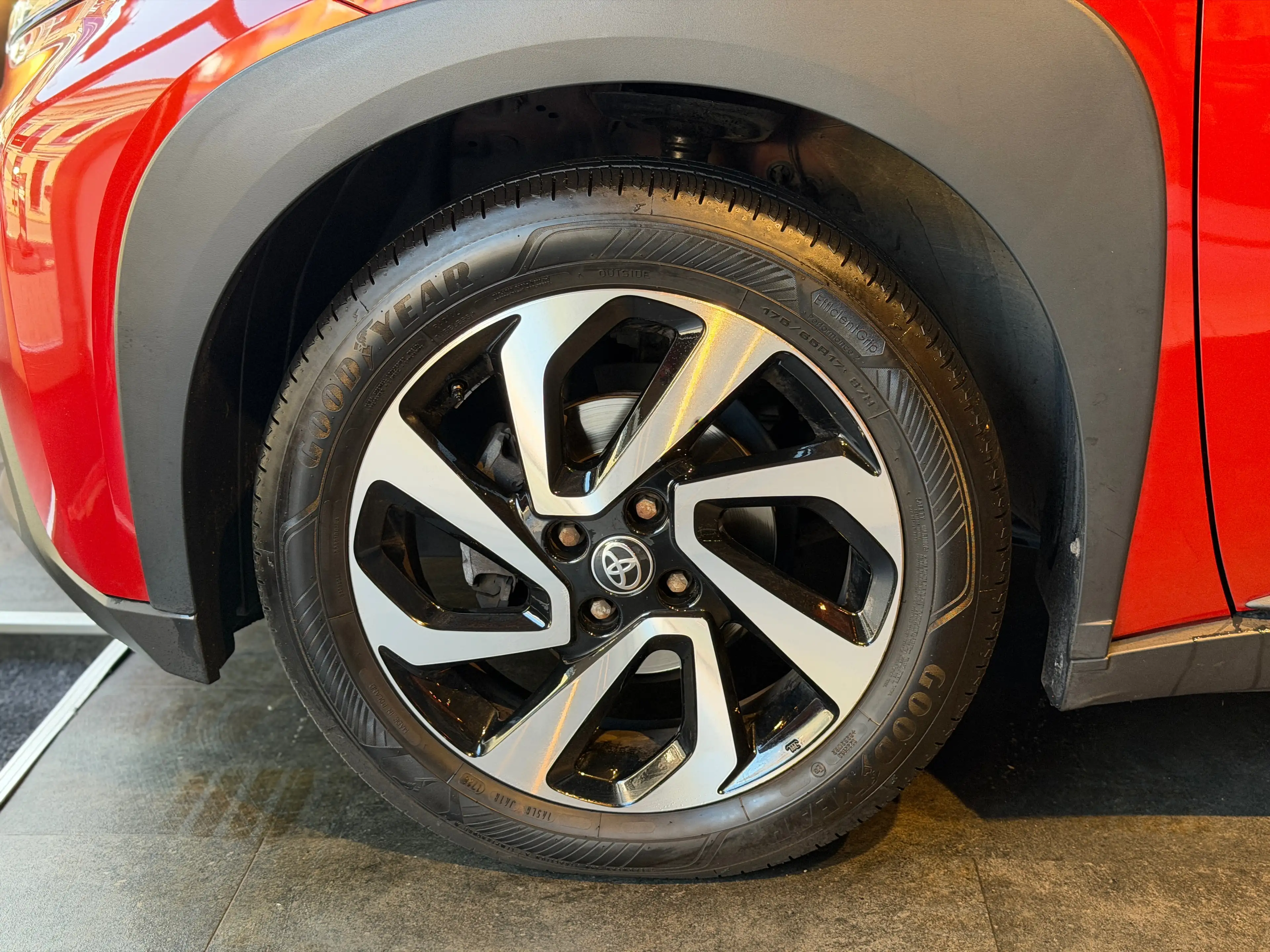 Toyota Aygo X * BOITE AUTO * JANTES 17 * SIEGES CHAUFFANTS * GARANTIE TOYOTA — photo 10