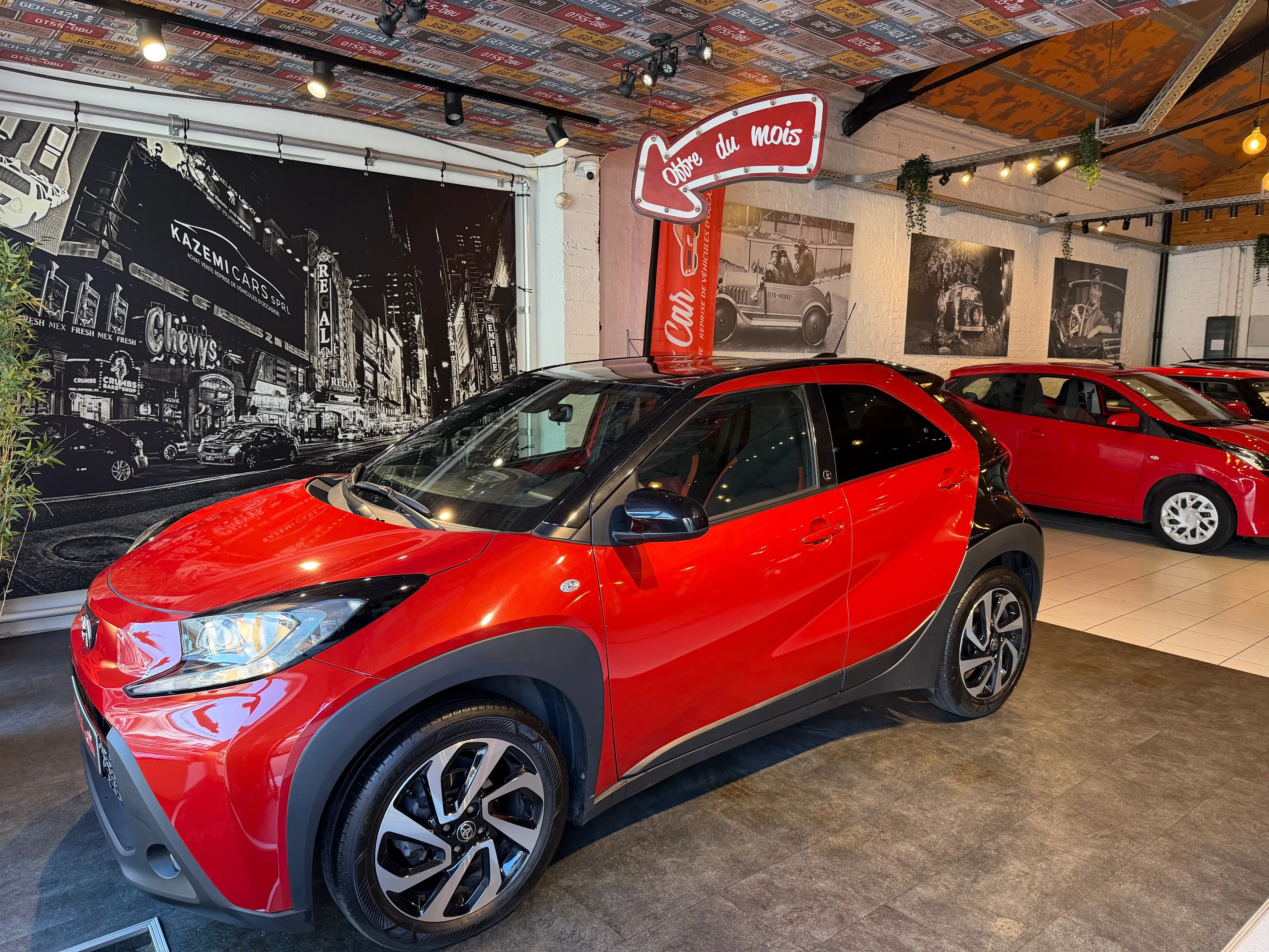 Toyota Aygo X * BOITE AUTO * JANTES 17 * SIEGES CHAUFFANTS * GARANTIE TOYOTA — photo 3